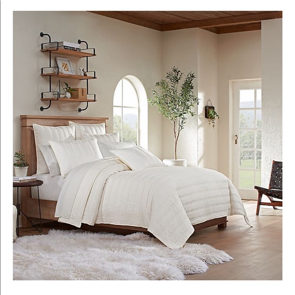 UGG Other - UGG® Surfwashed Twin Quilt in Snow